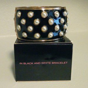 Avon Mark Black and white bracelet 2013
